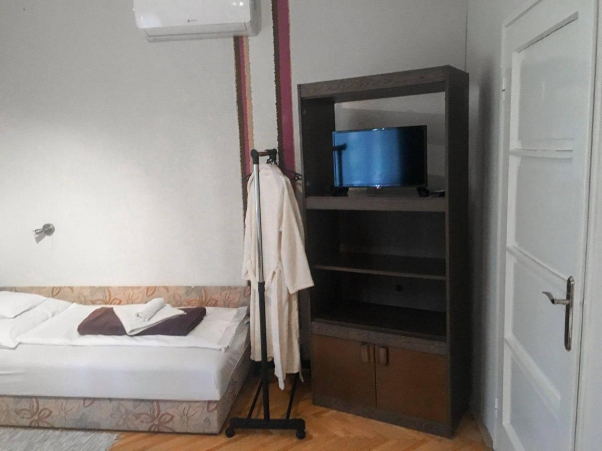Tompos Vendeghaz Es Pince Hotel Villány Eksteriør billede