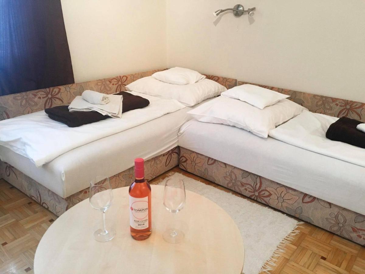 Tompos Vendeghaz Es Pince Hotel Villány Eksteriør billede