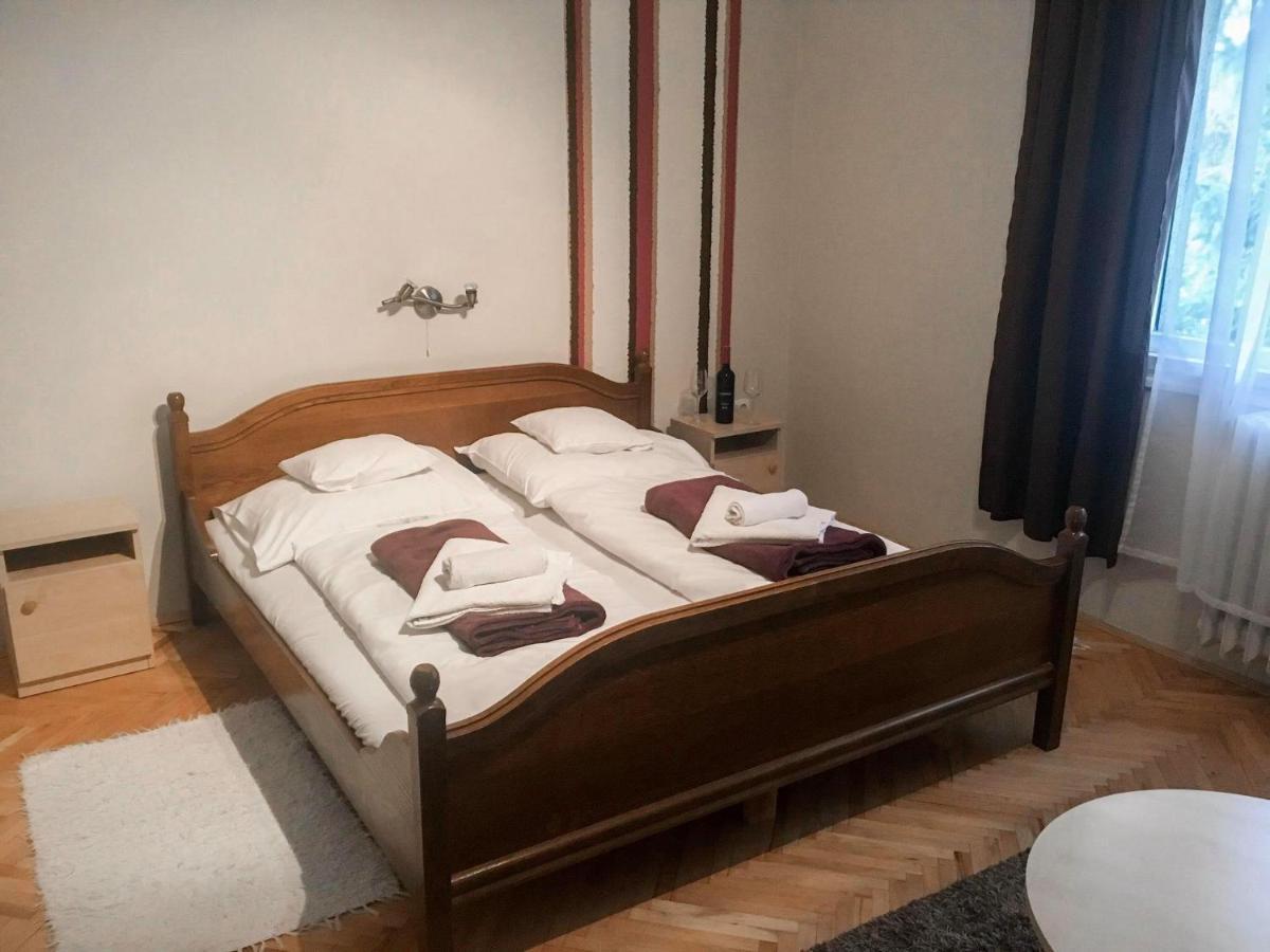 Tompos Vendeghaz Es Pince Hotel Villány Eksteriør billede